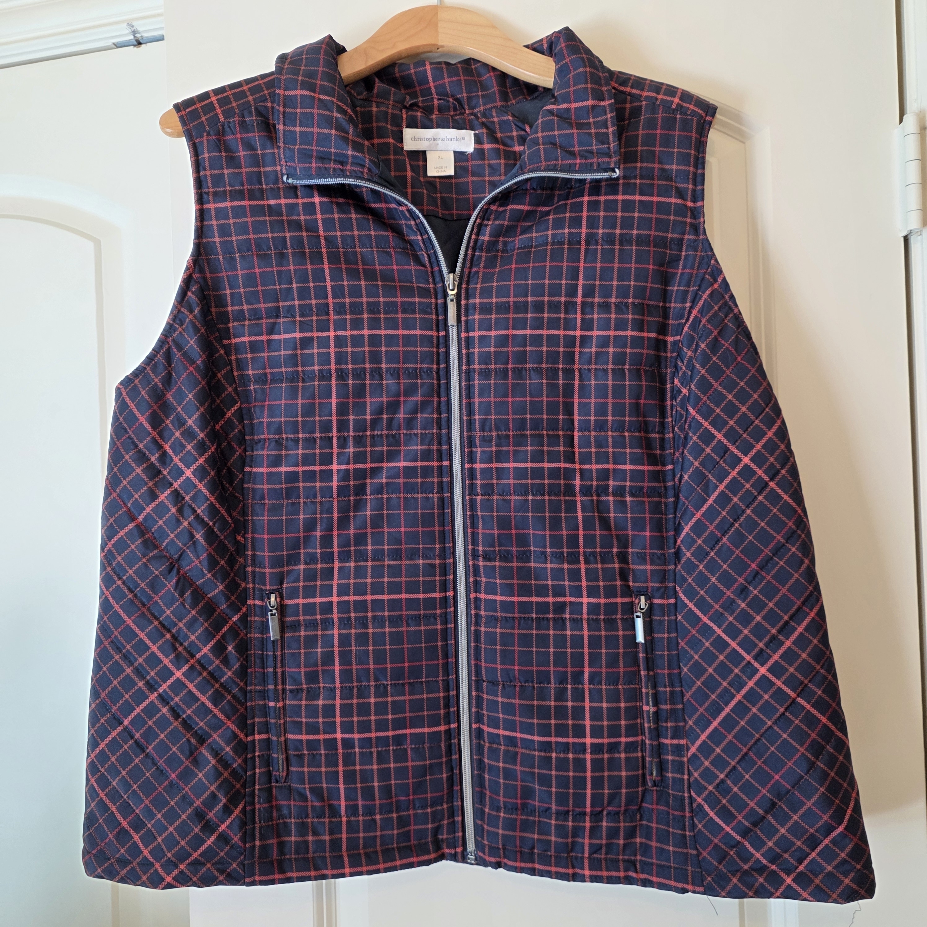 J.Crew Women’s Quilted Puffer Vest Black Red Grid Zip Pockets Size Xl.